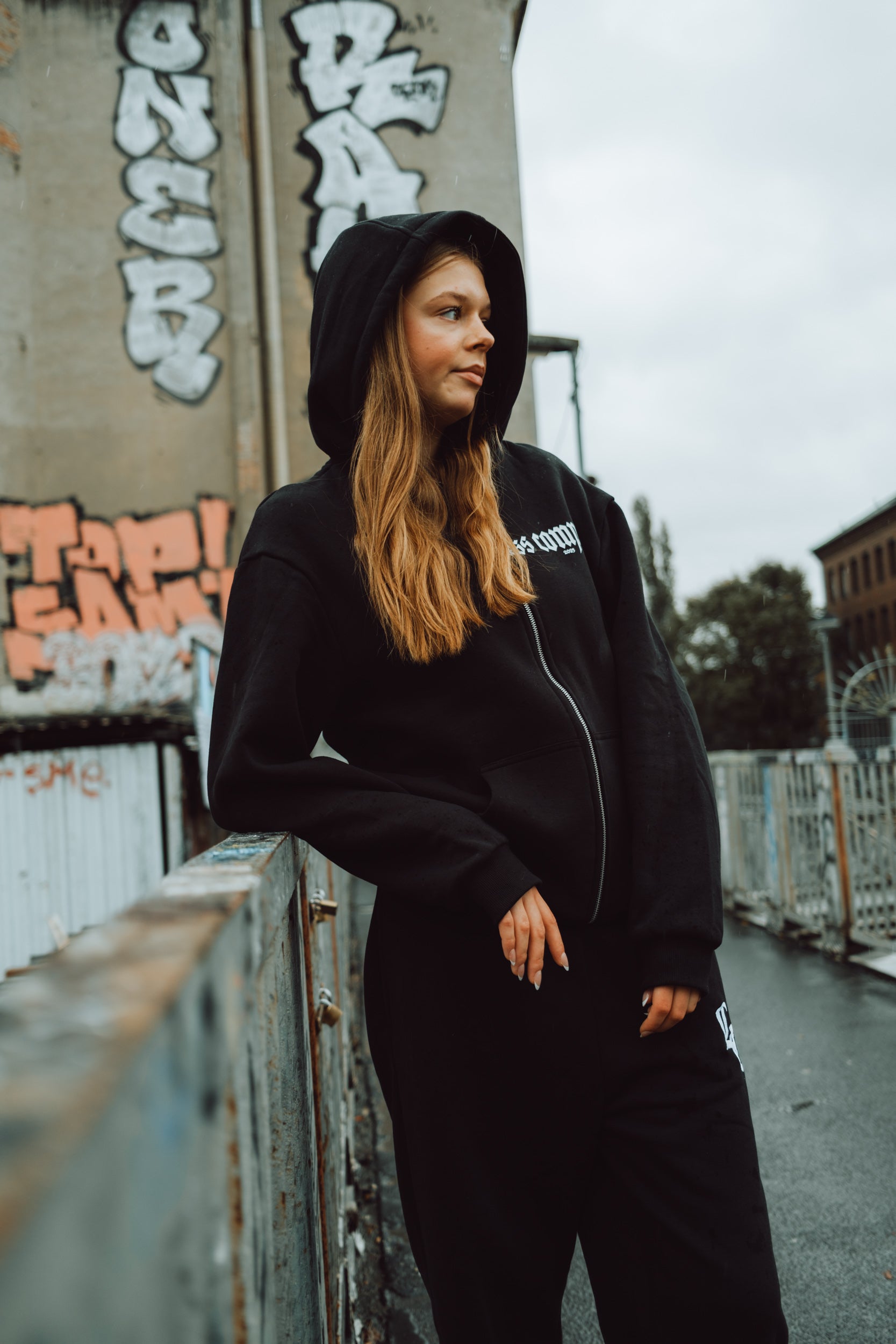 L.C. COTTON ZIPPER BASIC